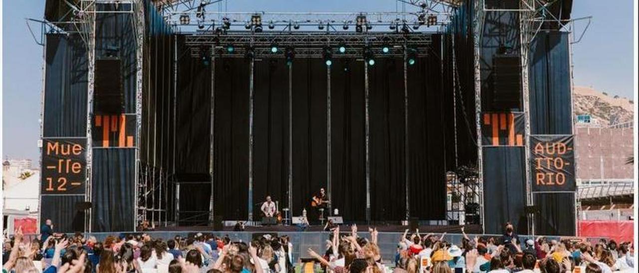 Escenario de Área 12 en el puerto de Alicante