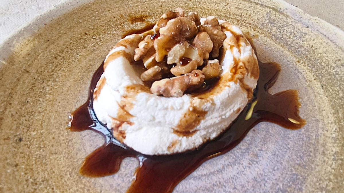 El 'mató' con miel y nueces del menú del día del restaurante Cal Gausac.