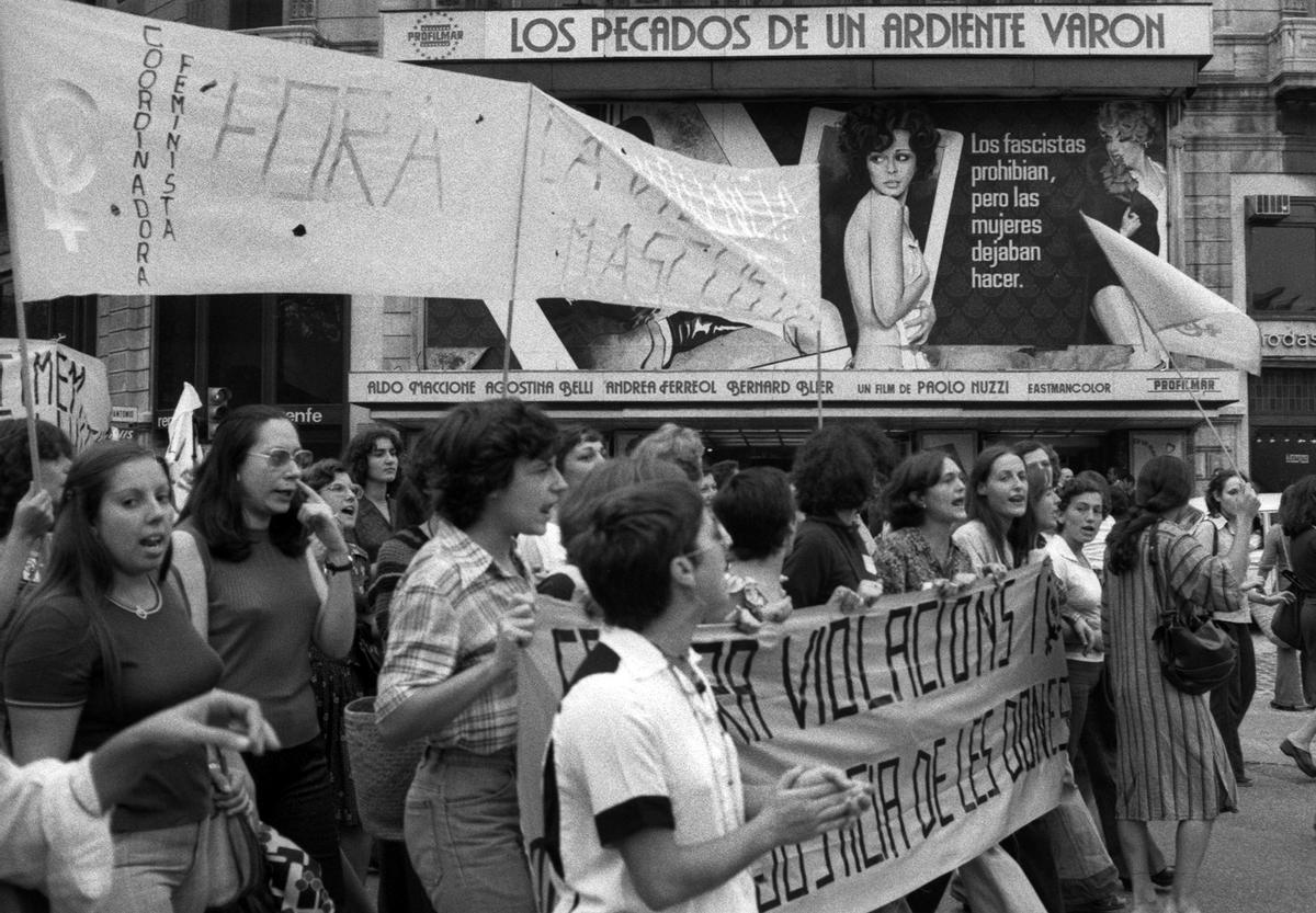 Manifestación contra la violacion y muerte de Antonia España en Sabadell. 1977.