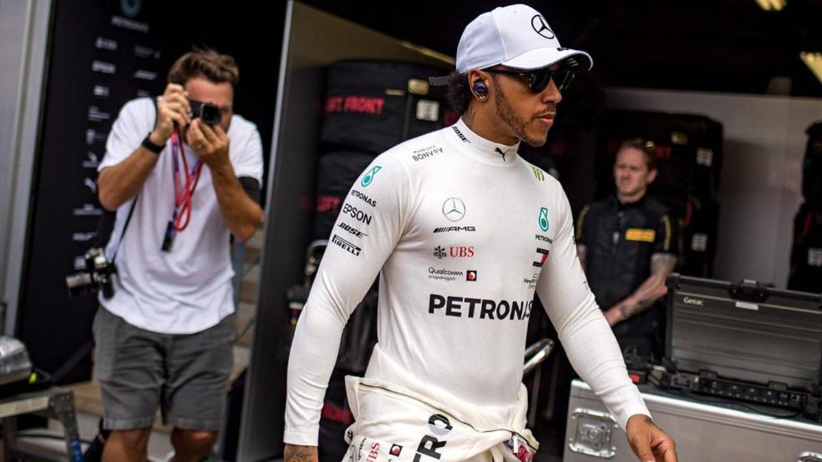 xortunomercedes  british driver lewis hamilton walks in t190523191056