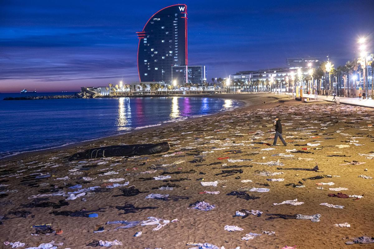 Denuncian miles de muertes en el Mediterráneo este lunes en la Barceloneta