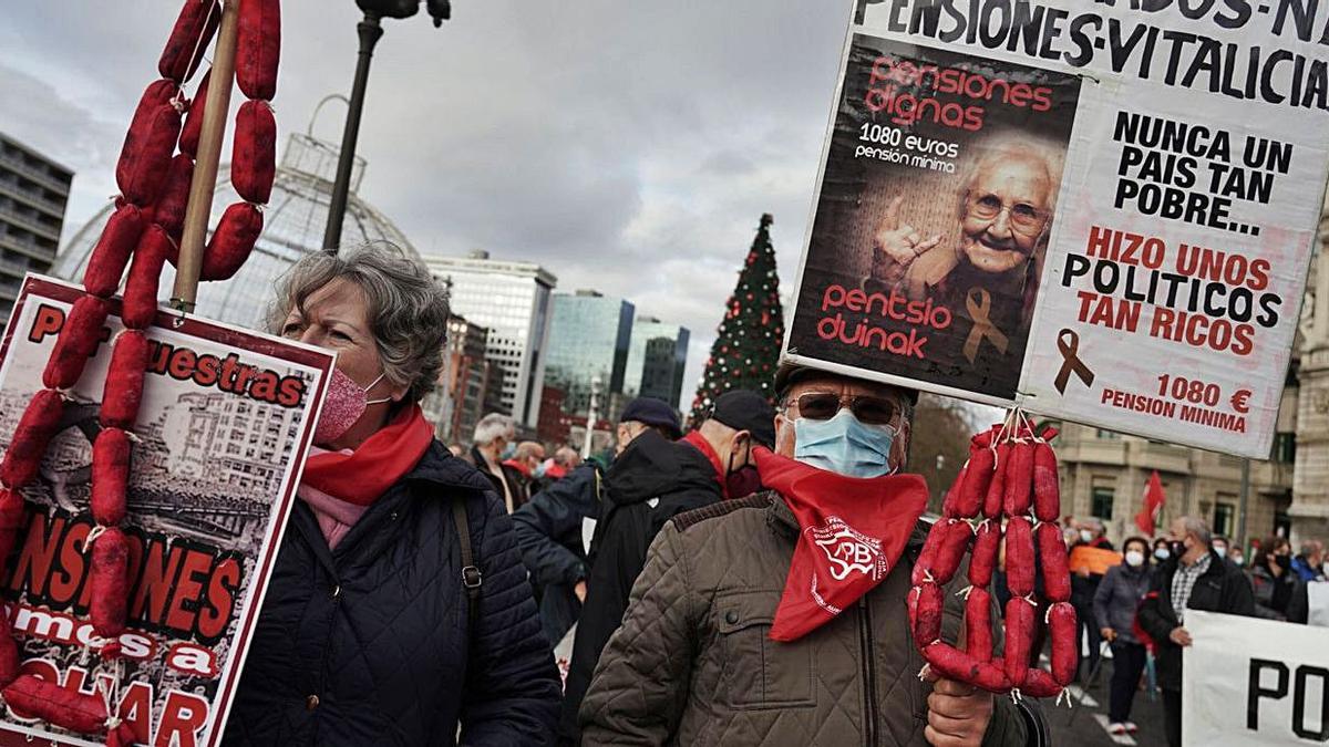 Manifestación de pensionistas por las calles de Bilbao, el pasado lunes.   | // EUROPA PRESS