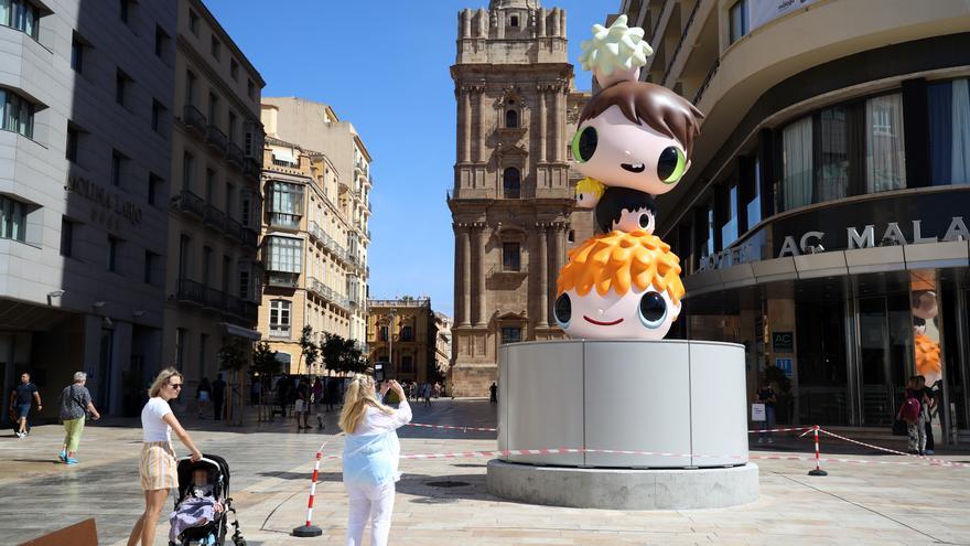 Javier Calleja instala en el Centro una escultura de 5 metros y 5 toneladas