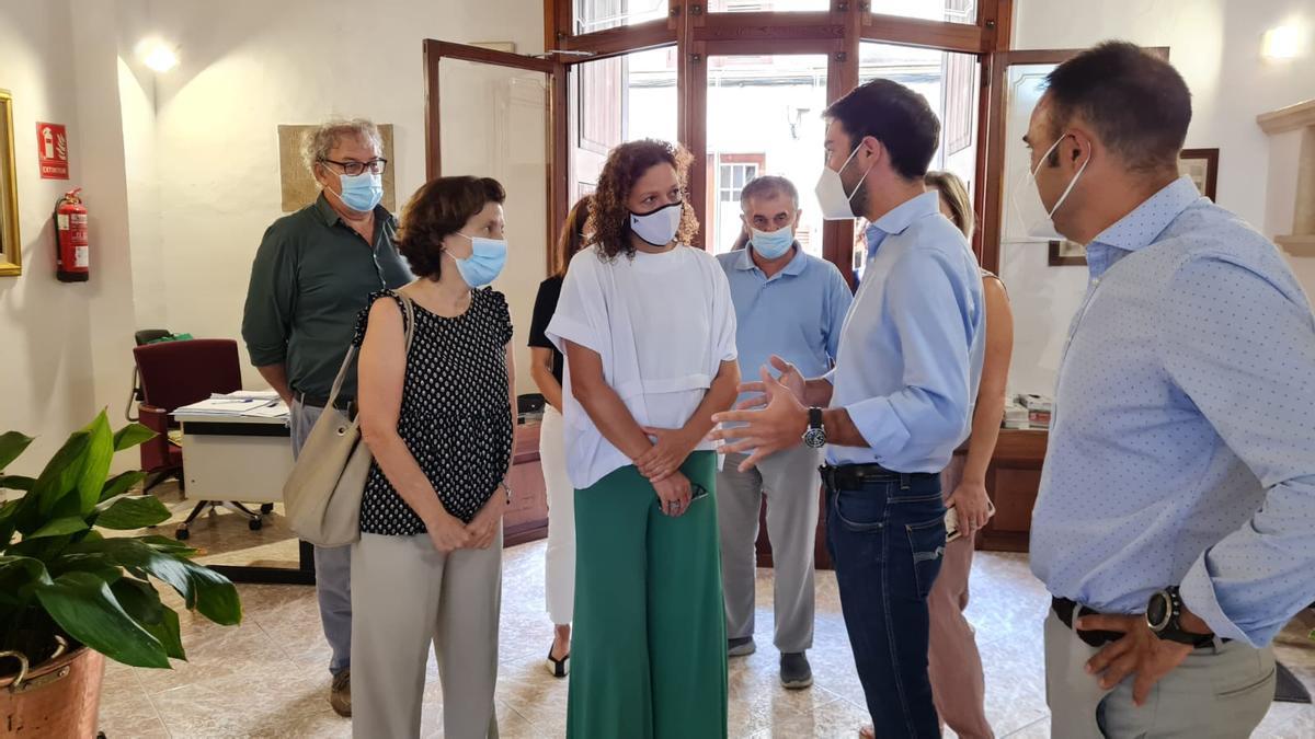 Santiago, Cladera y Jareño, este viernes en la residencia de Llucmajor.