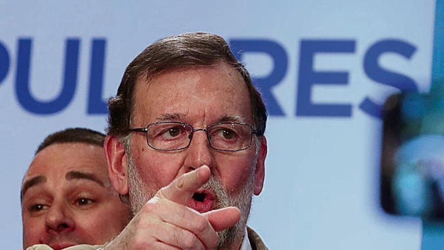 Rajoy, ayer, durante un acto del PP en Palma.  // Reuters