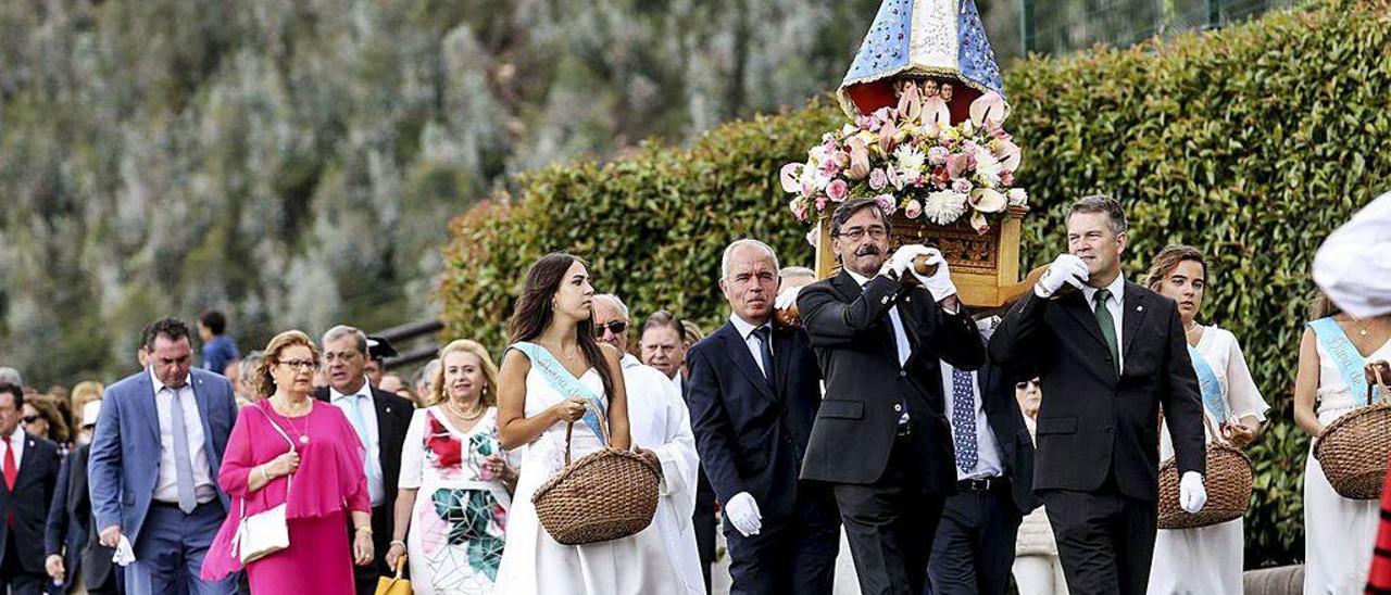 La procesión de las fiestas del Centro Asturiano de Oviedo del pasado año.