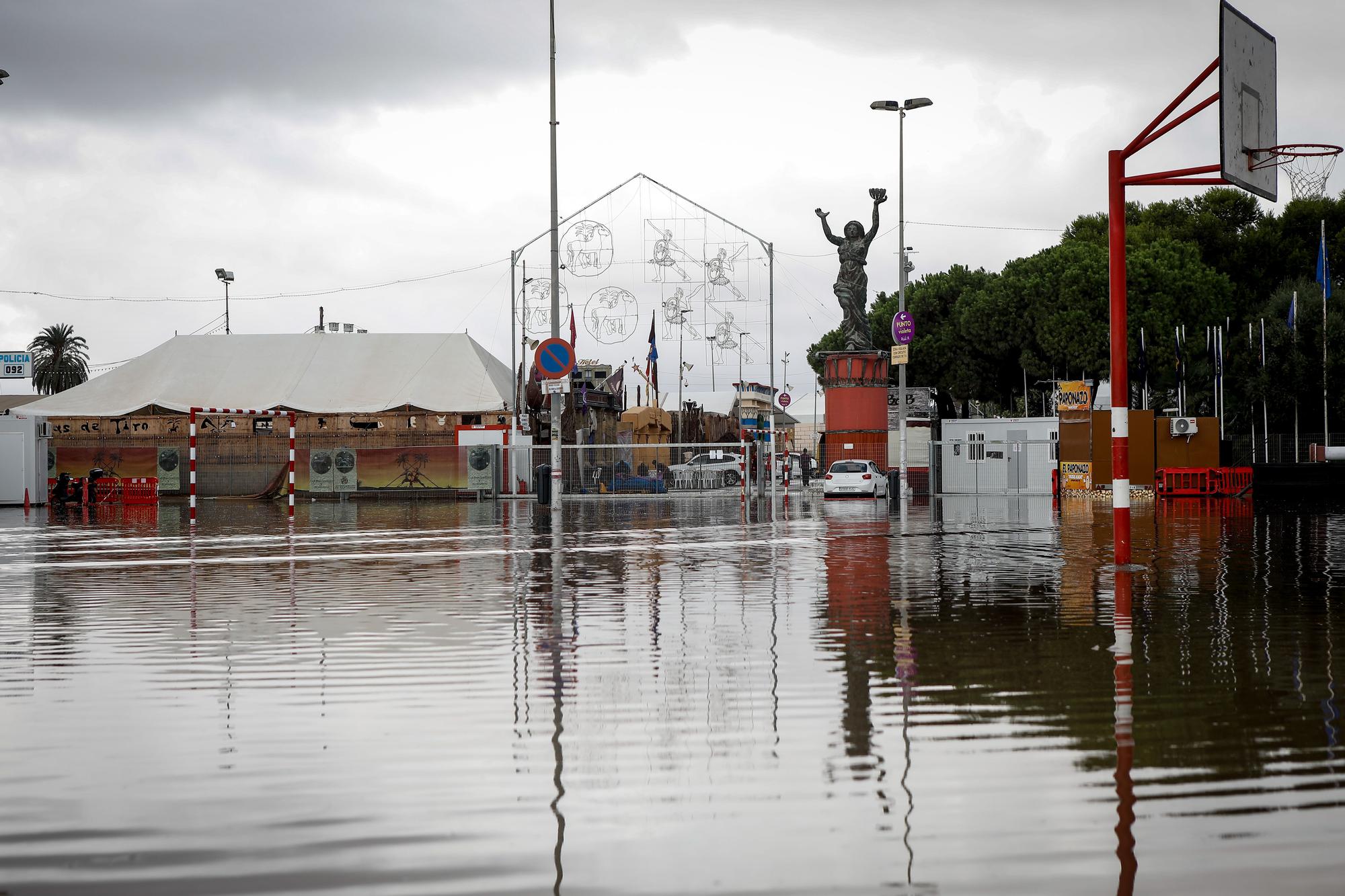 Así han dejado las fuertes lluvias el campamento festero de Cartagena