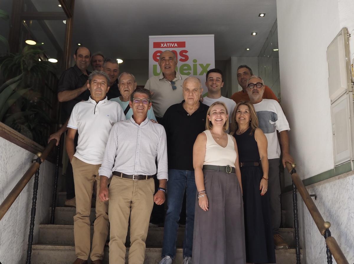 García Paños, al centro, con Jorge Rodríguez, Natàlia Enguix y otros asistentes al encuentro de este miércoles.