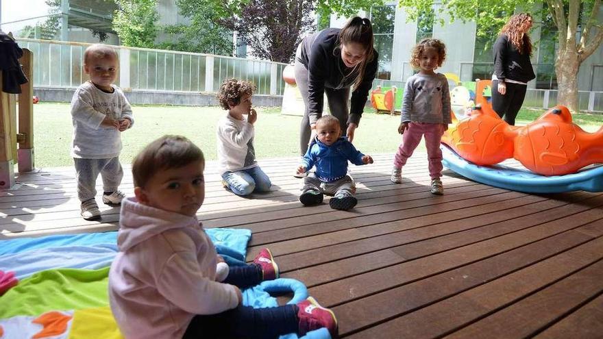 Niños en la Galiña Azul del campus de Pontevedra. // Gustavo Santos