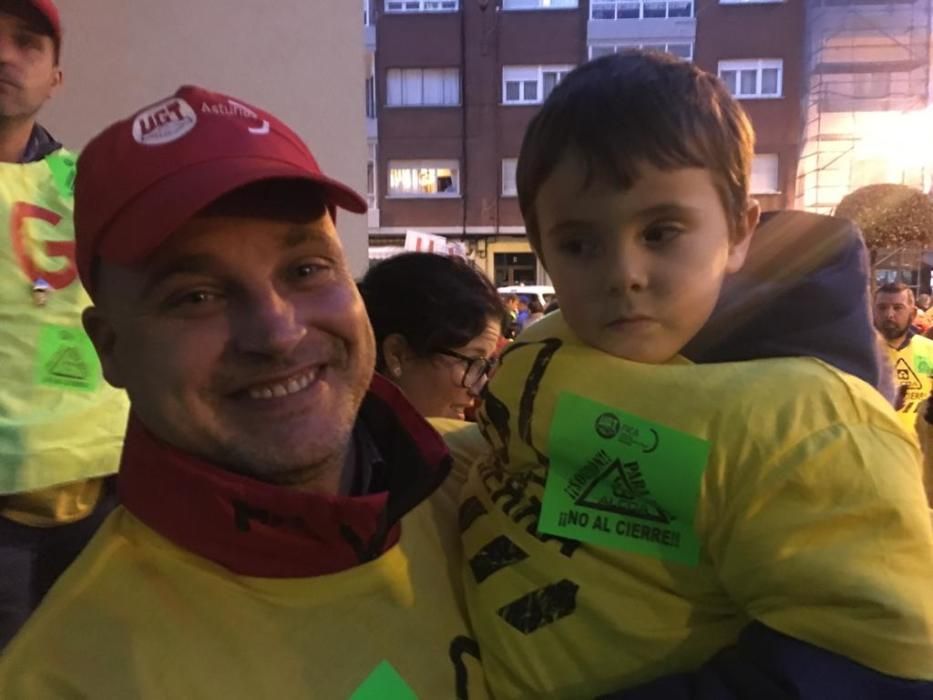 Multitudinaria marcha de "Alcoa no se cierra" en Avilés