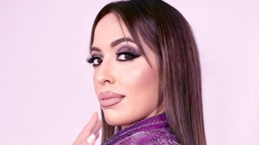 La artista viral Shara Pablos presenta su espectáculo 'Entre costuras' en Badajoz