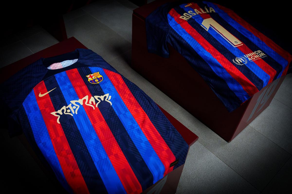 Camiseta que lucirá el FC Barcelona en el Clásico del 19 de marzo con el logo de 'Motomami' de Rosalía