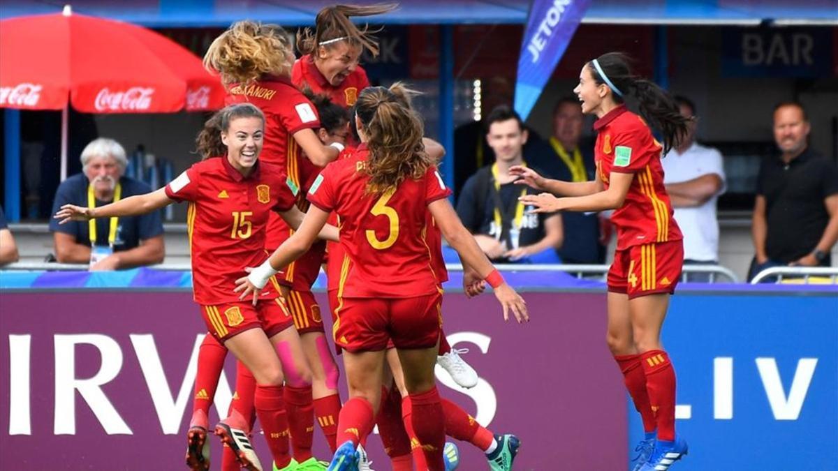 Las jugadoras españolas celebran el 1-0 ante Japón