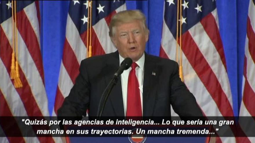 Trump califica de 'fake' la información sobre el presunto chantaje