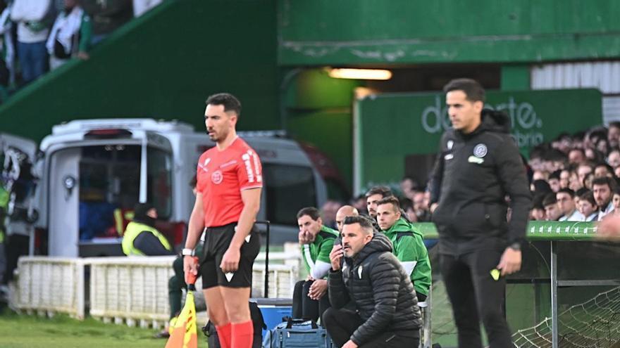 Iván Ania, tras la derrota frente al Racing: "Es difícil ganar fuera de casa si necesitas hacer cinco goles"