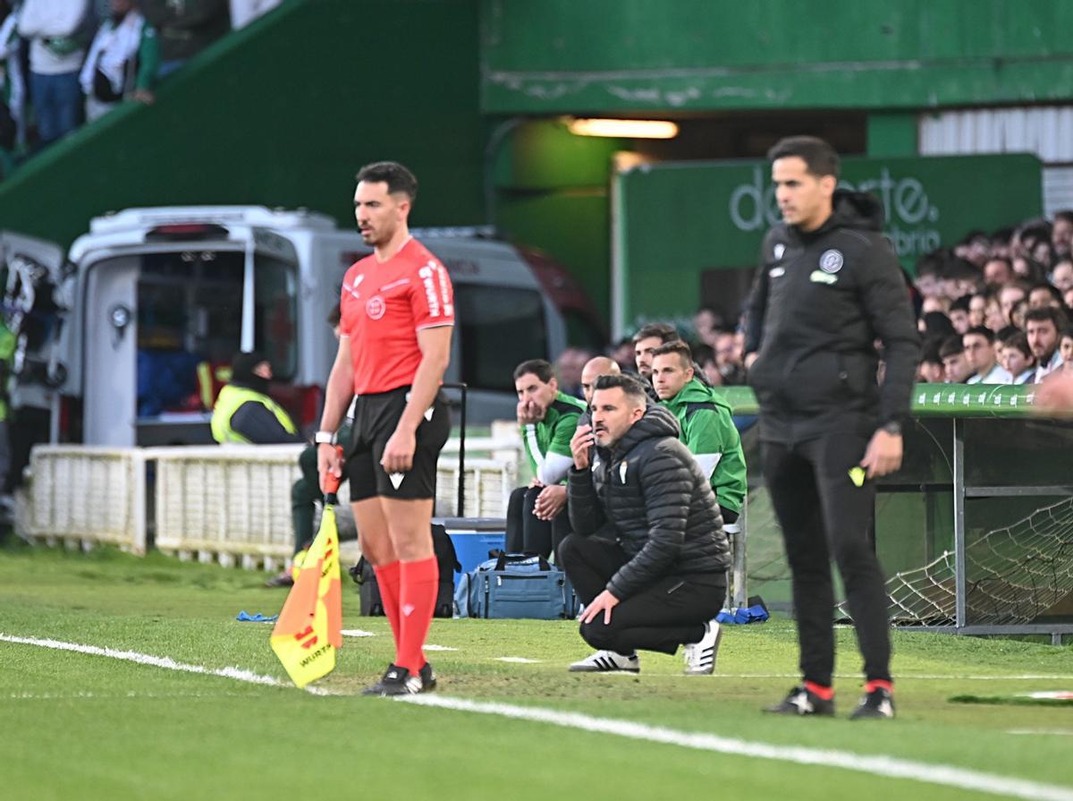 Iván Ania durante el encuentro entre el Racing de Santander y Córdoba CF en El Sardinero.