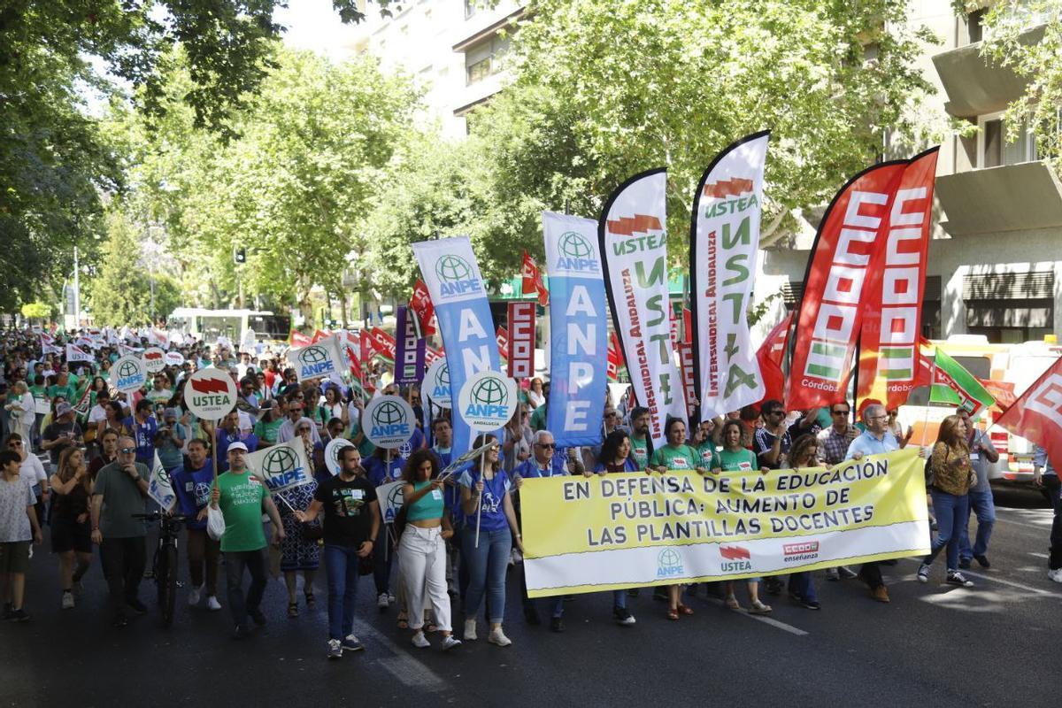 Los docentes cordobeses salen a la calle por una enseñanza pública de calidad