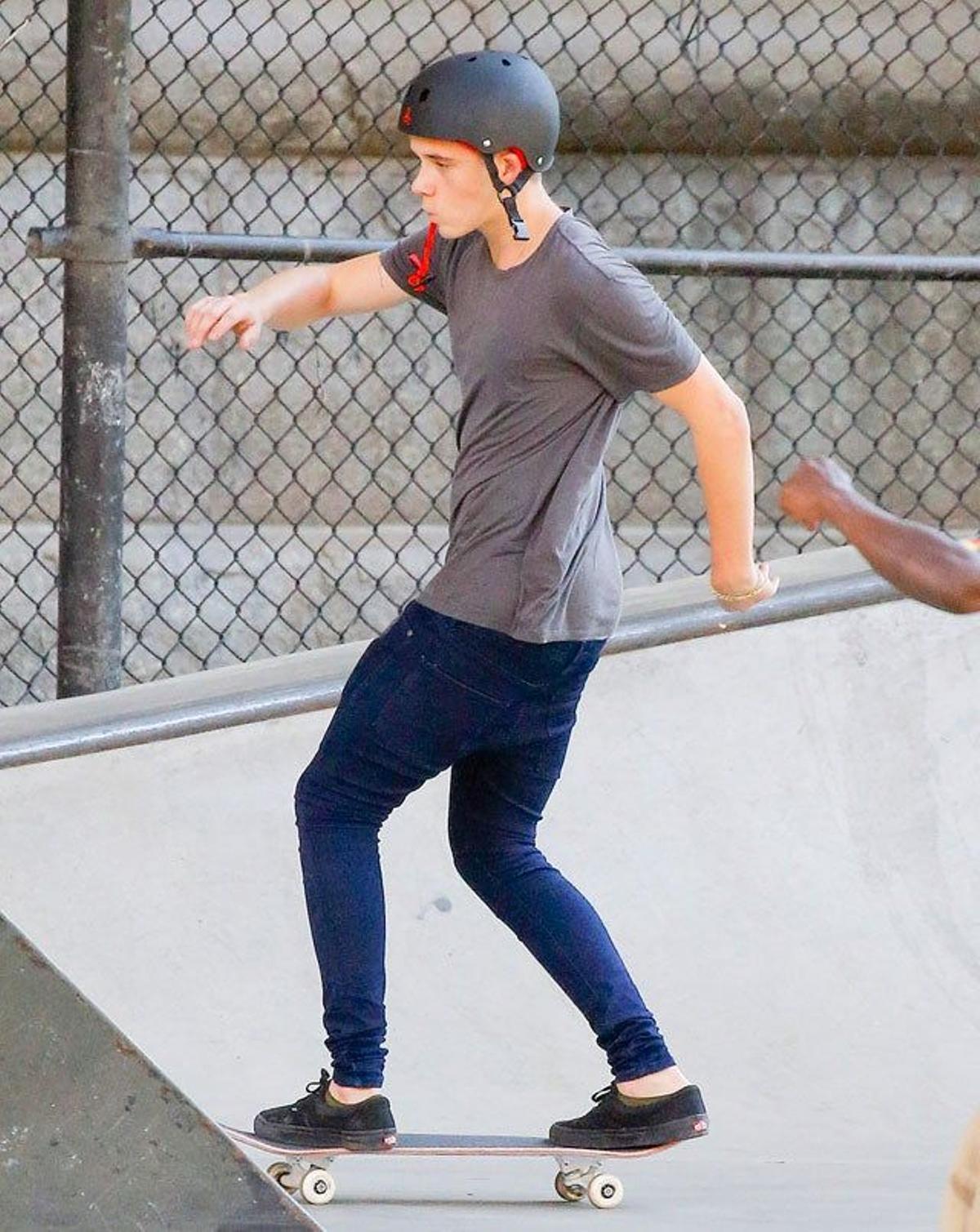 Brooklyn Beckham hace skate en Nueva York