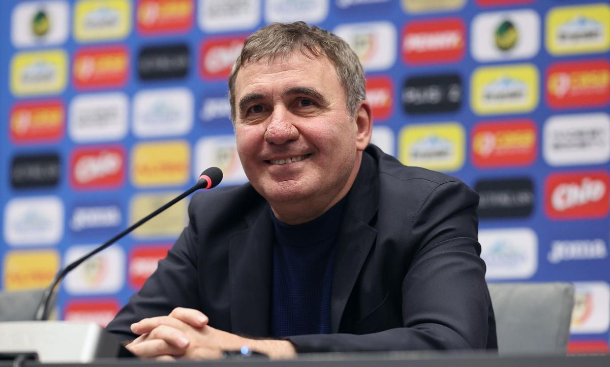 Gheorghe Hagi, en la rueda de prensa tras ser presentado como entrenador de Rumanía