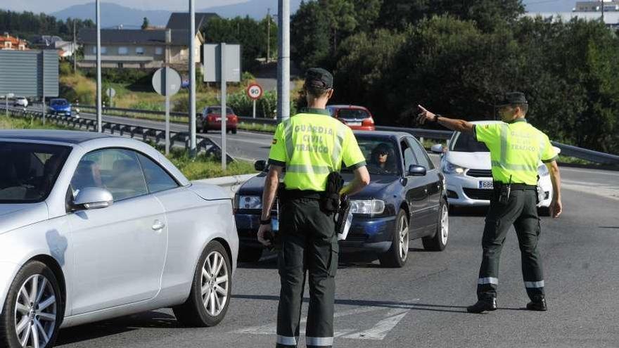 Un control de alcoholemia en la Festa da Auga, el jueves pasado. // Iñaki Abella