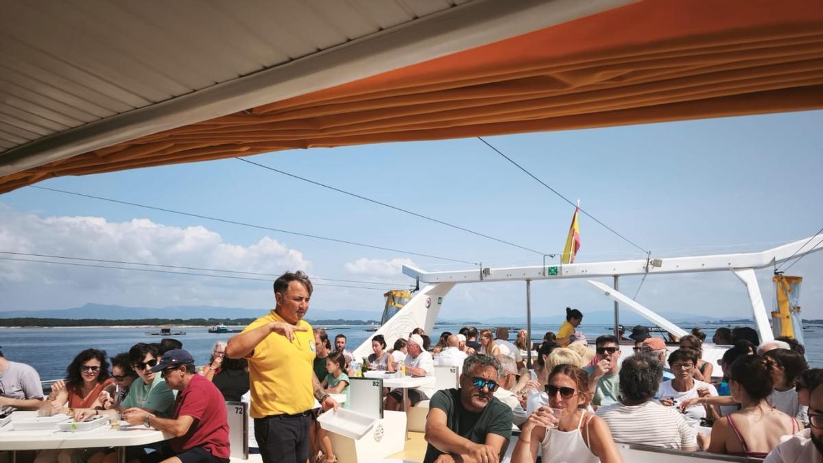 El Día de Santiago se celebra en catamarán