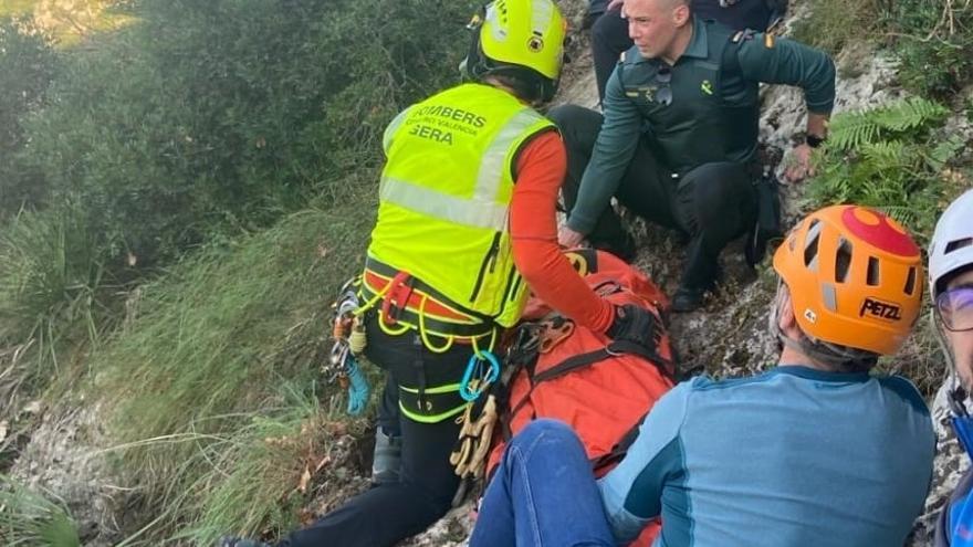 Rescate en helicóptero a una escaladora americana accidentada en la Font de la Figuera