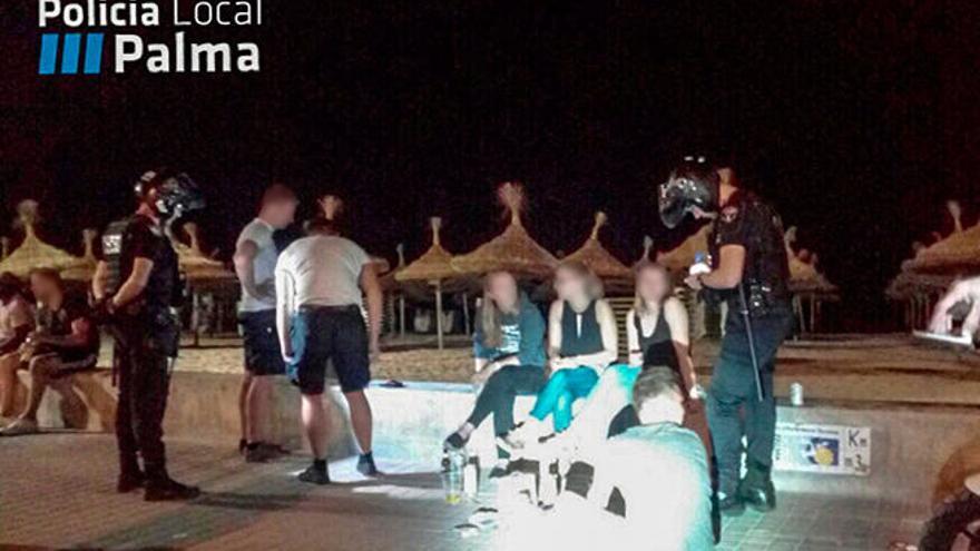 La Policía Local levanta 88 actas por botellón en la Playa de Palma