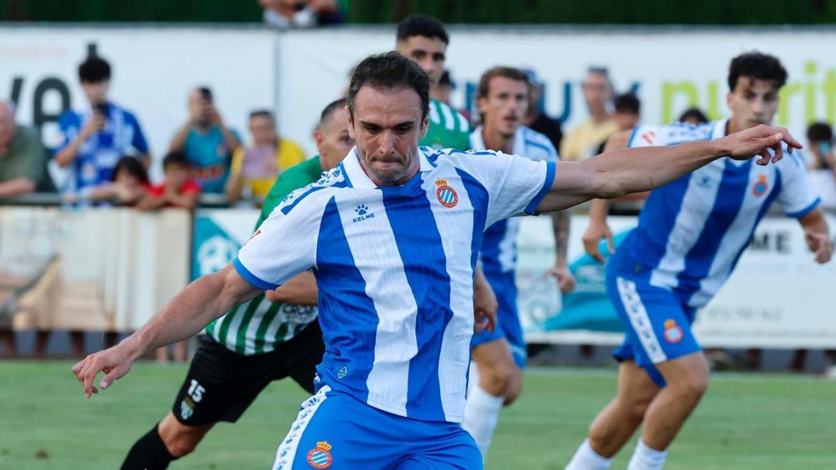 Kike García golea y el Espanyol aprueba su primer test ante el Peralada