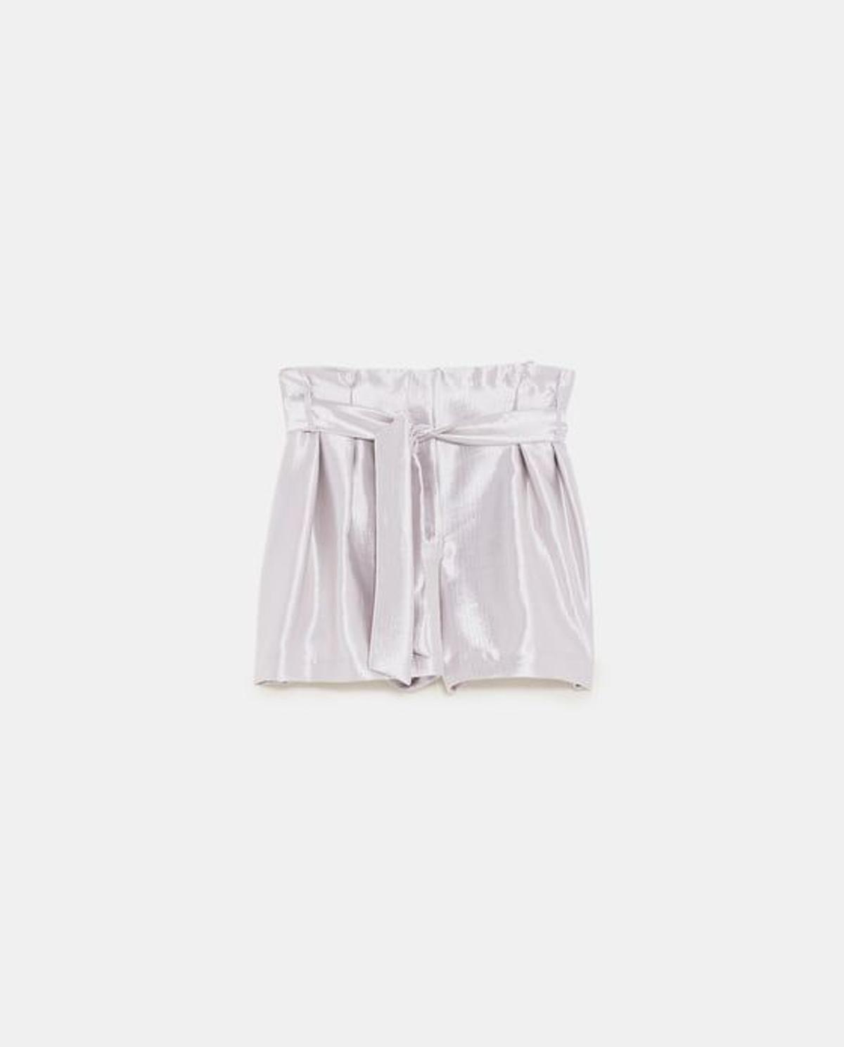 Shorts metalizados de Zara. (Precio: 29, 95 euros)