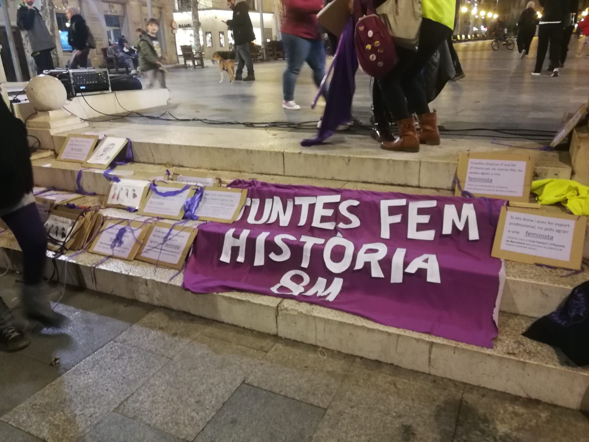 La Rambla es va convertir en el punt neuràlgic del 8M figuerenc