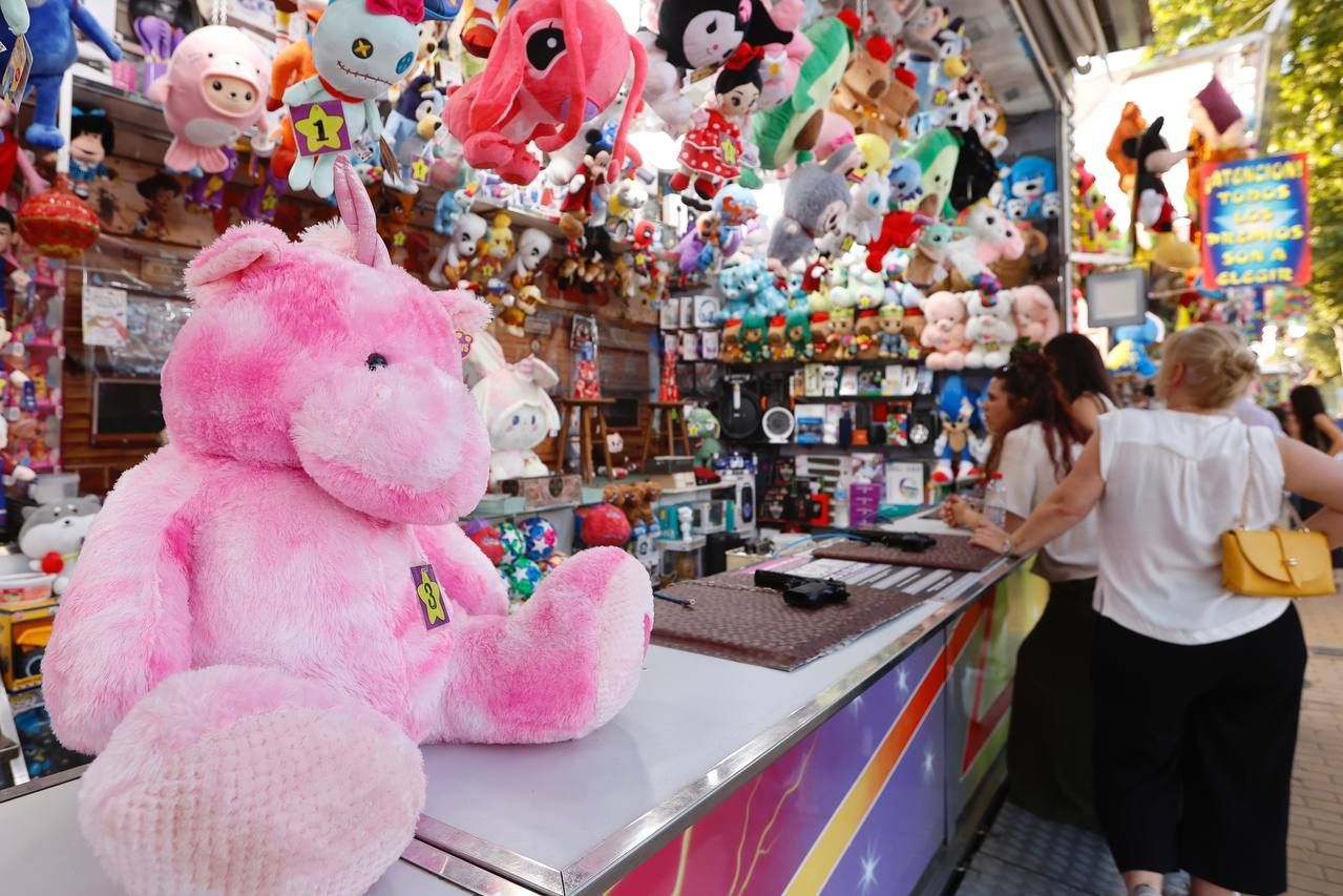 La Feria de Córdoba en imágenes: un martes para tomárselo sin prisas en El Arenal