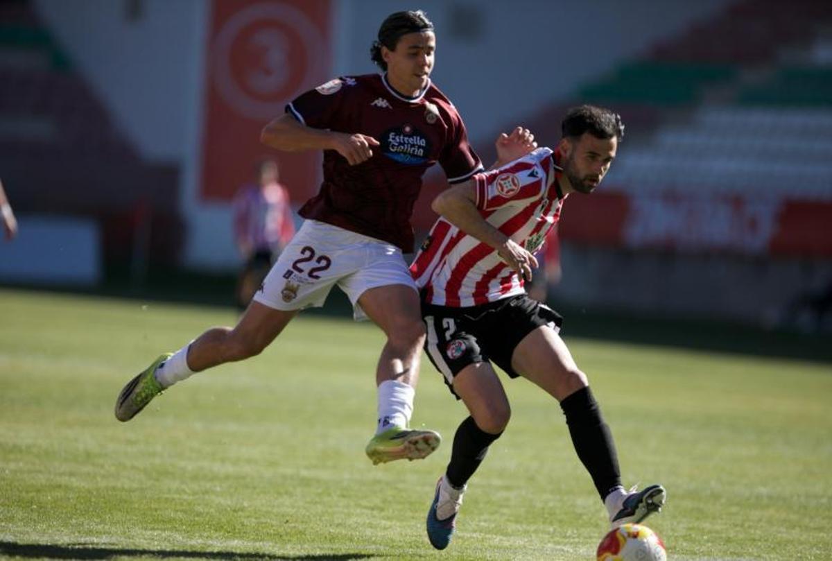 Comparada en una pugna por el balón en Zamora.