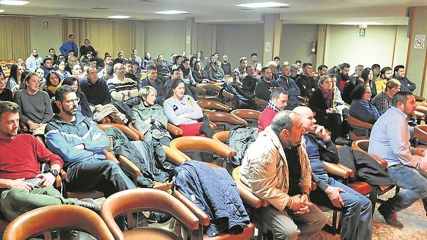 Adolfo Martín reclama en la asamblea de  les Penyes una supuesta deuda de 16.000 €