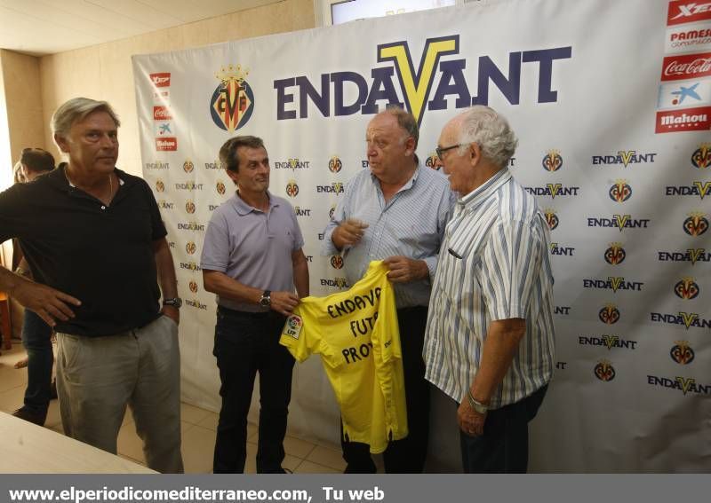 GALERÍA DE FOTOS -- El Villarreal CF apoya a 37 clubs provinciales