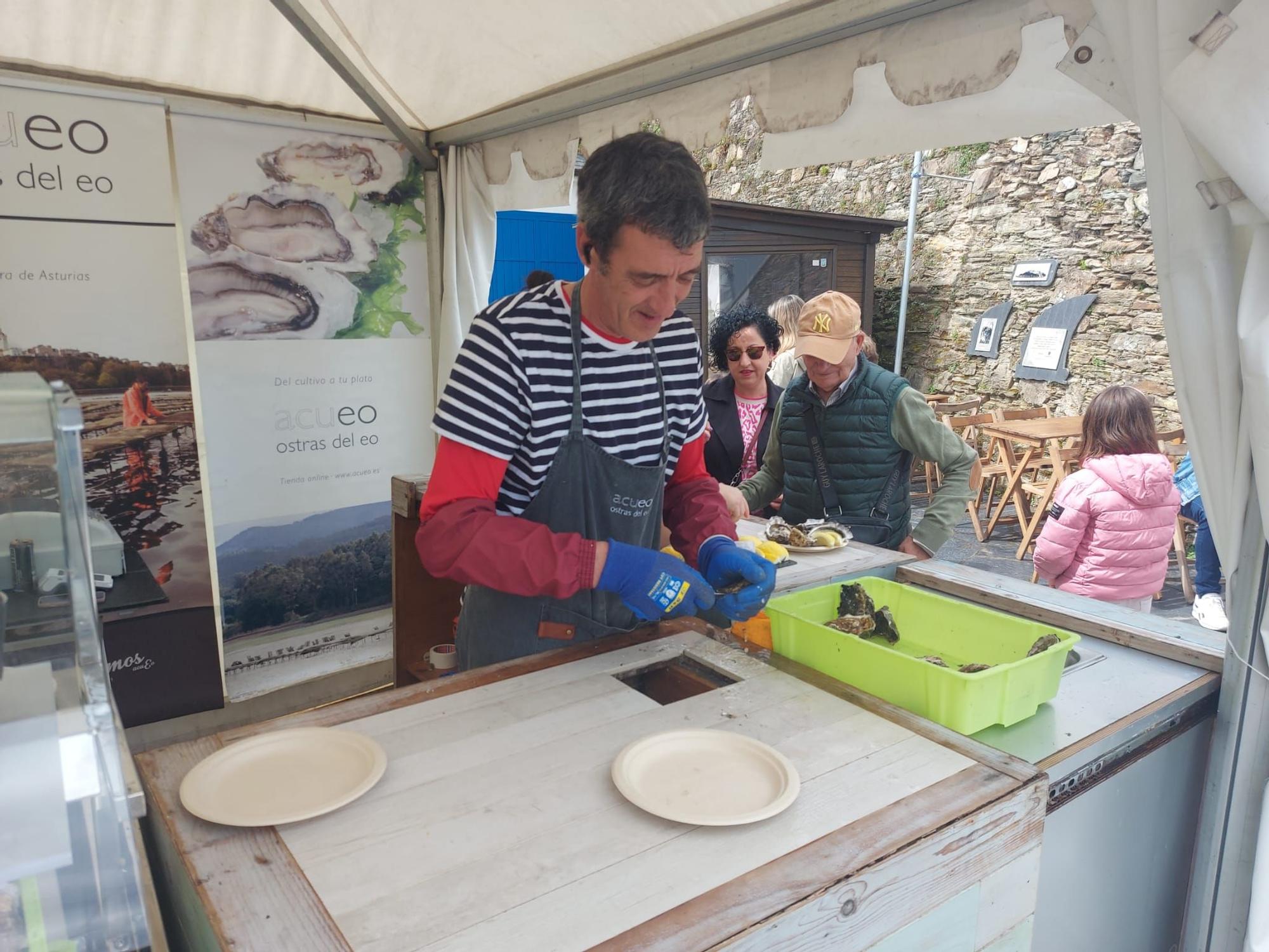 En imágenes: El festival gastronómico "Somos la ostra" llena Castropol