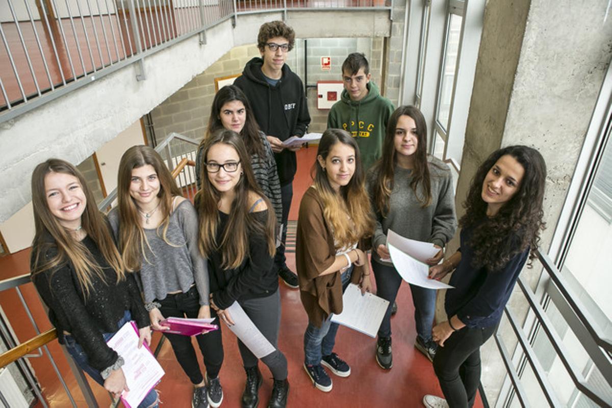 Algunos de los alumnos del Instituto Escuela Costa i Llobera que han escrito unas redacciones sobre el franquismo con motivo del 40º aniversario del muerte del dictador.