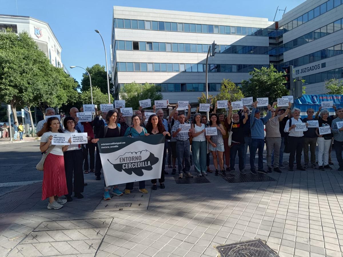 Manifestación de apoyo, ayer en Madrid, ante los juzgados de Madrid.