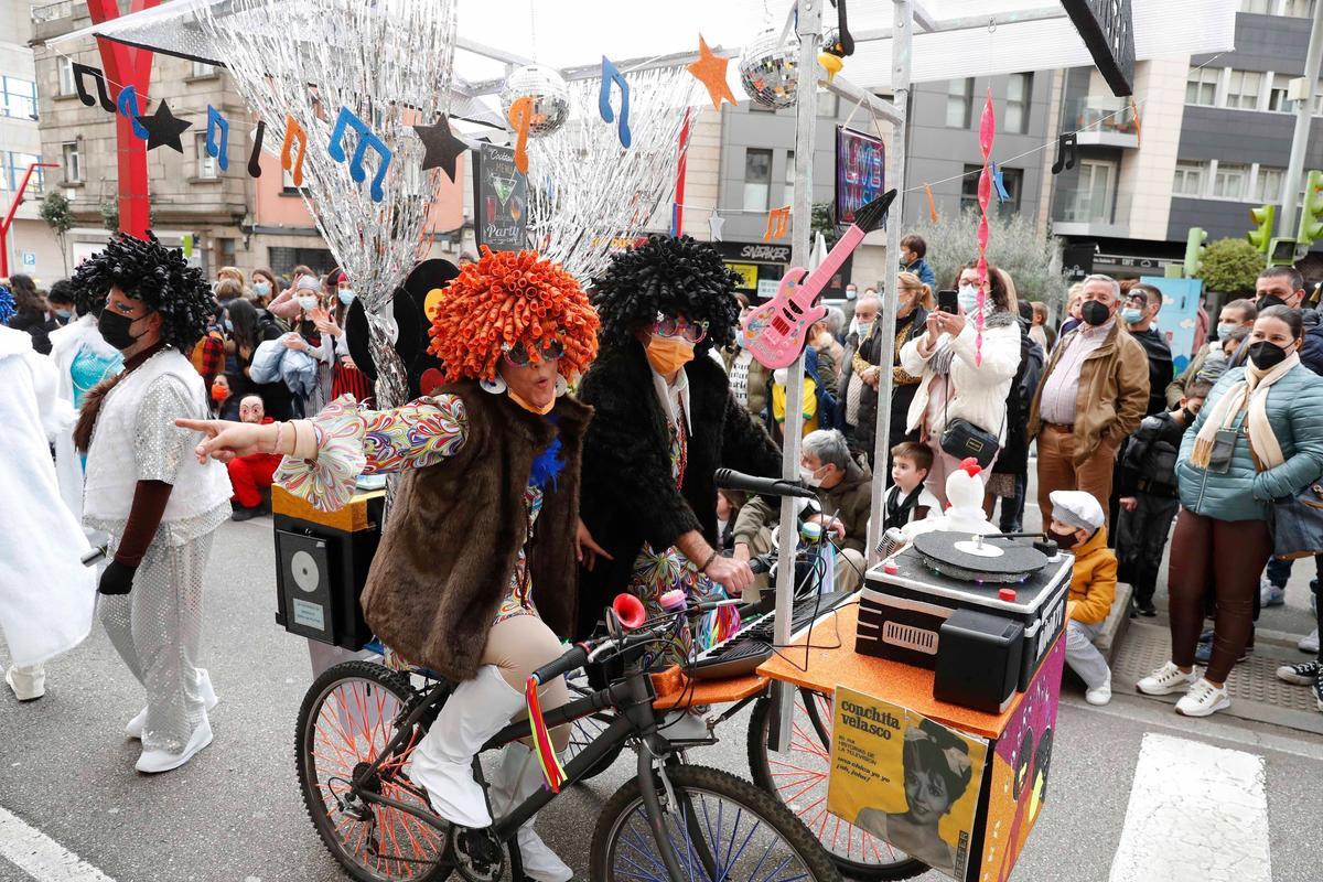 Entroido en Vigo: el desfile de la alegría tras dos años de COVID