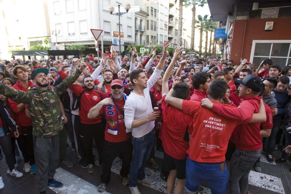 El Saguntino celebra el título de campeón