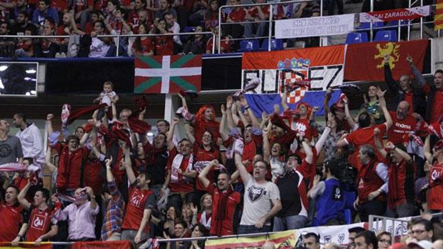 La afición del CAI Zaragoza, en el Carpena.