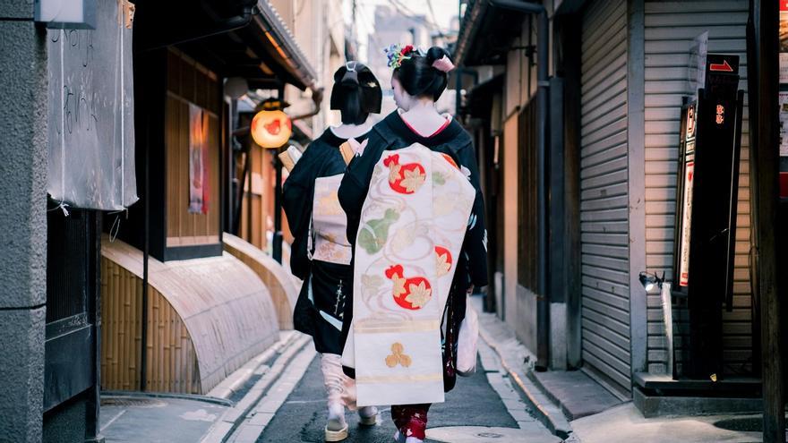 Una turista acosa a una geisha: el vídeo que indigna en las redes sociales