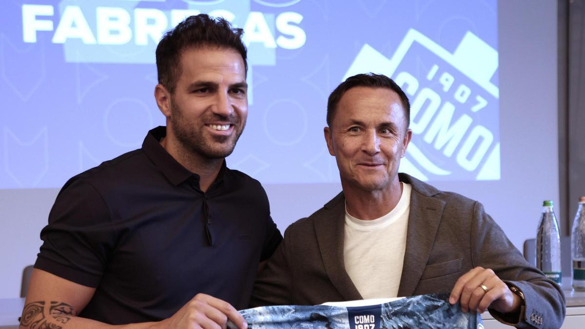 Cesc Fàbregas con el director deportivo del Como, Denis Wise