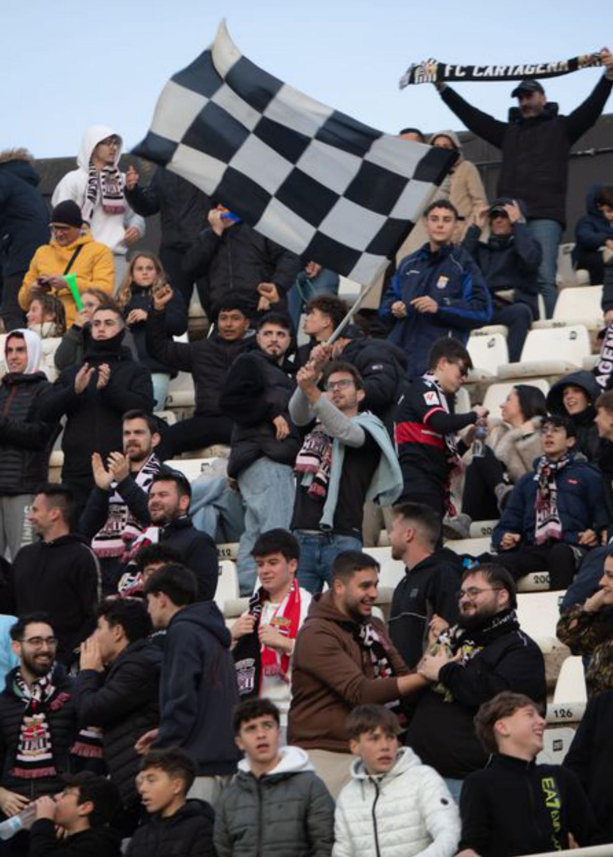 Afición del FC Cartagena. | LOYOLA PÉREZ DE VILLEGAS