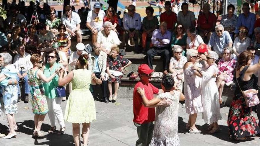 Concierto de piezas &quot;bailables&quot; en el paseo de Begoña