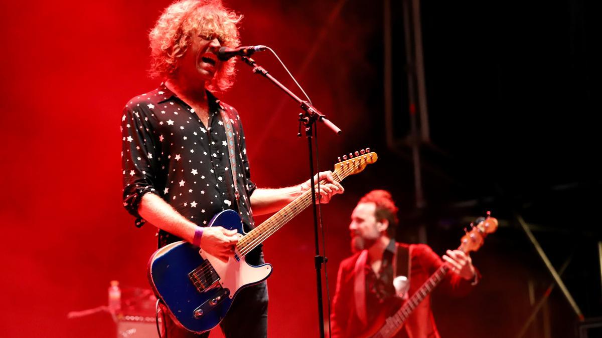 Ovidi Tormo, cantante de Los Zigarros, durante su concierto de ayer.