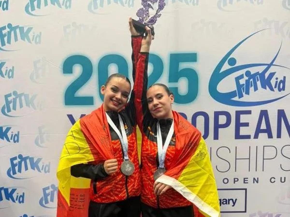 Aitana Rodríguez y Bianca Sanchis luciendo la plata.