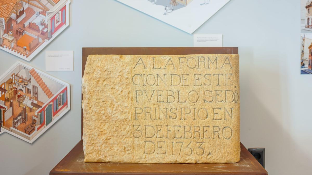 Réplica de la primera piedra de la Barceloneta expuesta en la Casa de la Barceloneta