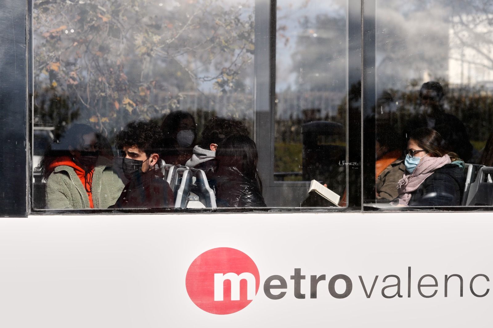 Último día con mascarilla en el transporte público