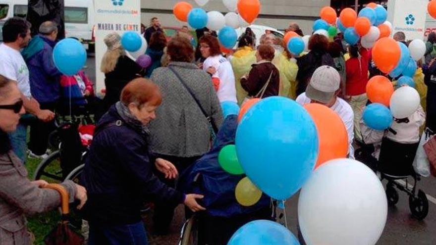 Unas cien personas con esclerosis múltiple peregrinan a Santiago