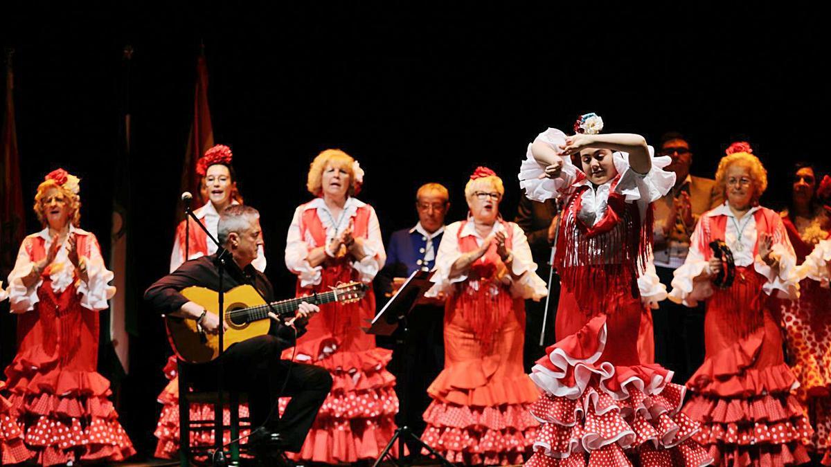 Una de las últimas celebraciones del Día de Andalucía en el Gran Teatro de Elche.